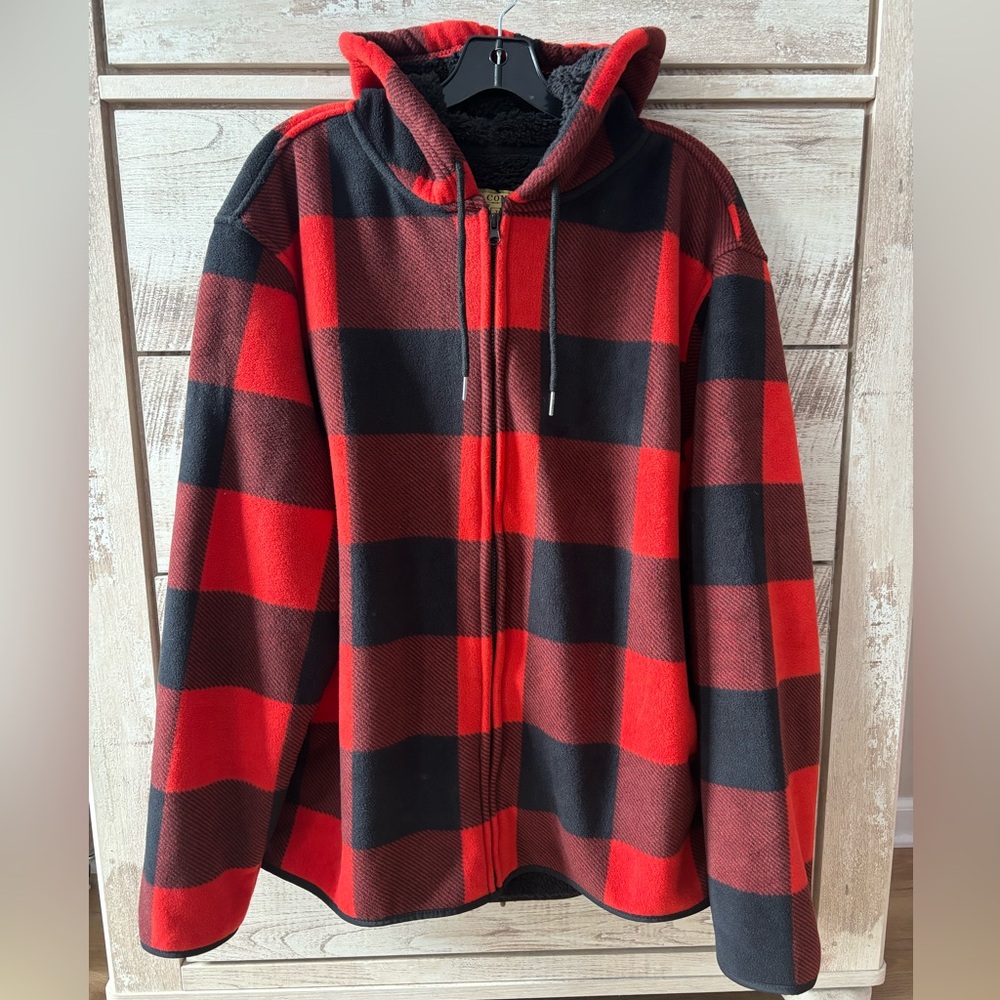 NWOT
Men’s Sherpa lined zip up hooded jacket